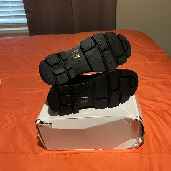 Boots - Picture 3 of 6